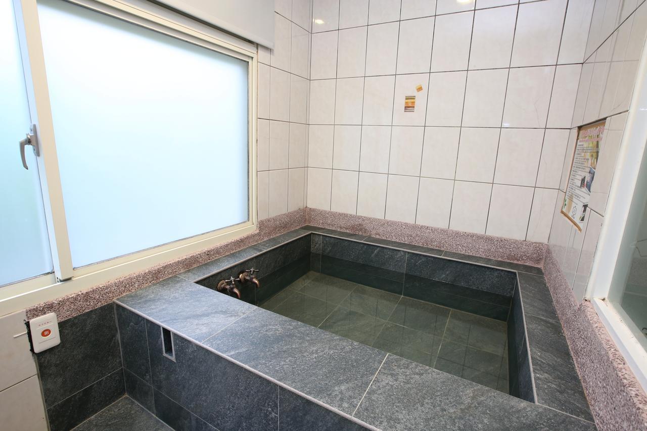 Cyuan Tang Hot Spring Hotel Jiaoxi Exterior photo