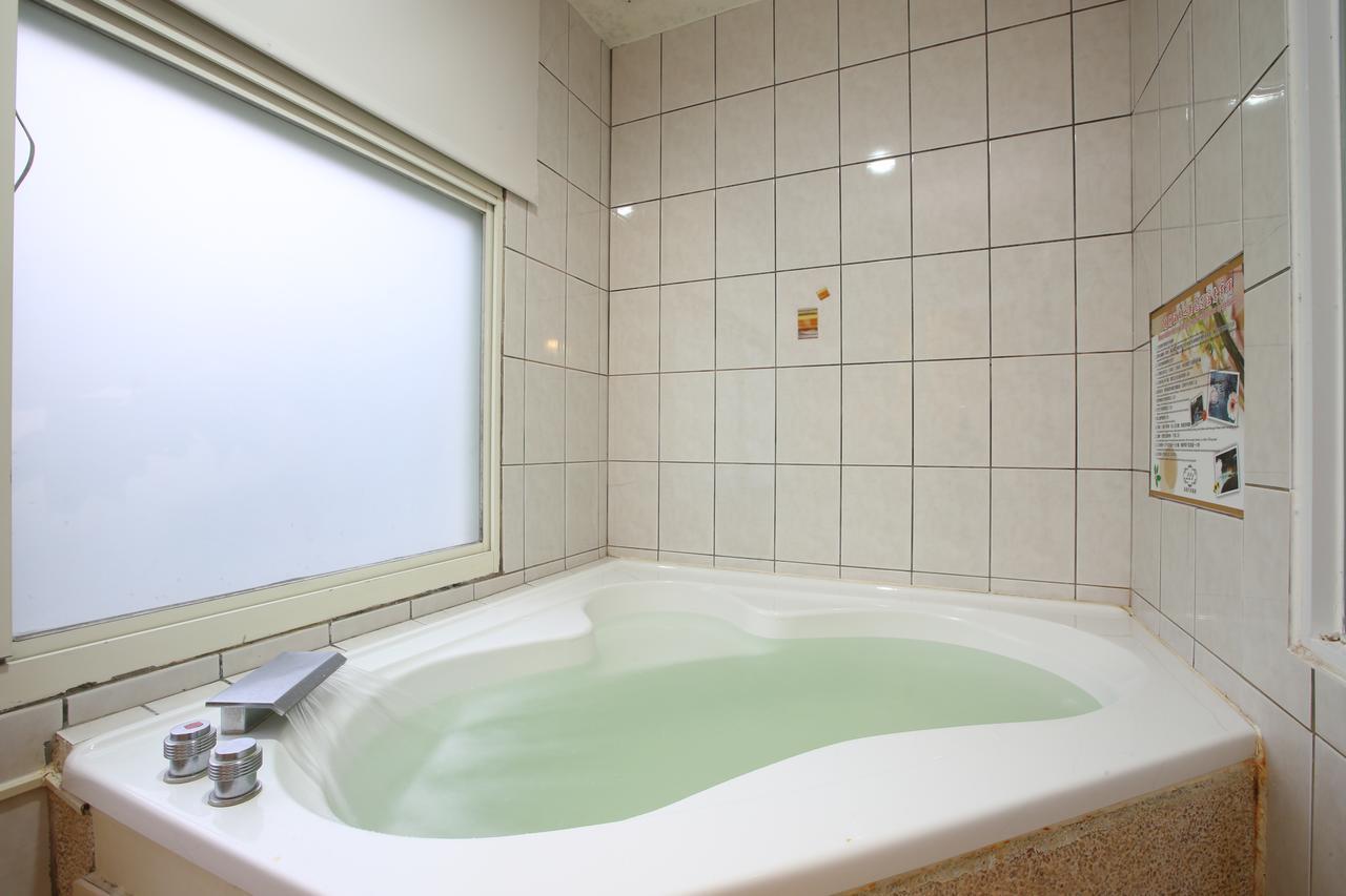 Cyuan Tang Hot Spring Hotel Jiaoxi Exterior photo